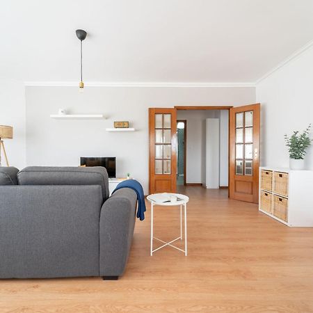 Beach Flat By House And People Виана-ду-Каштелу Экстерьер фото