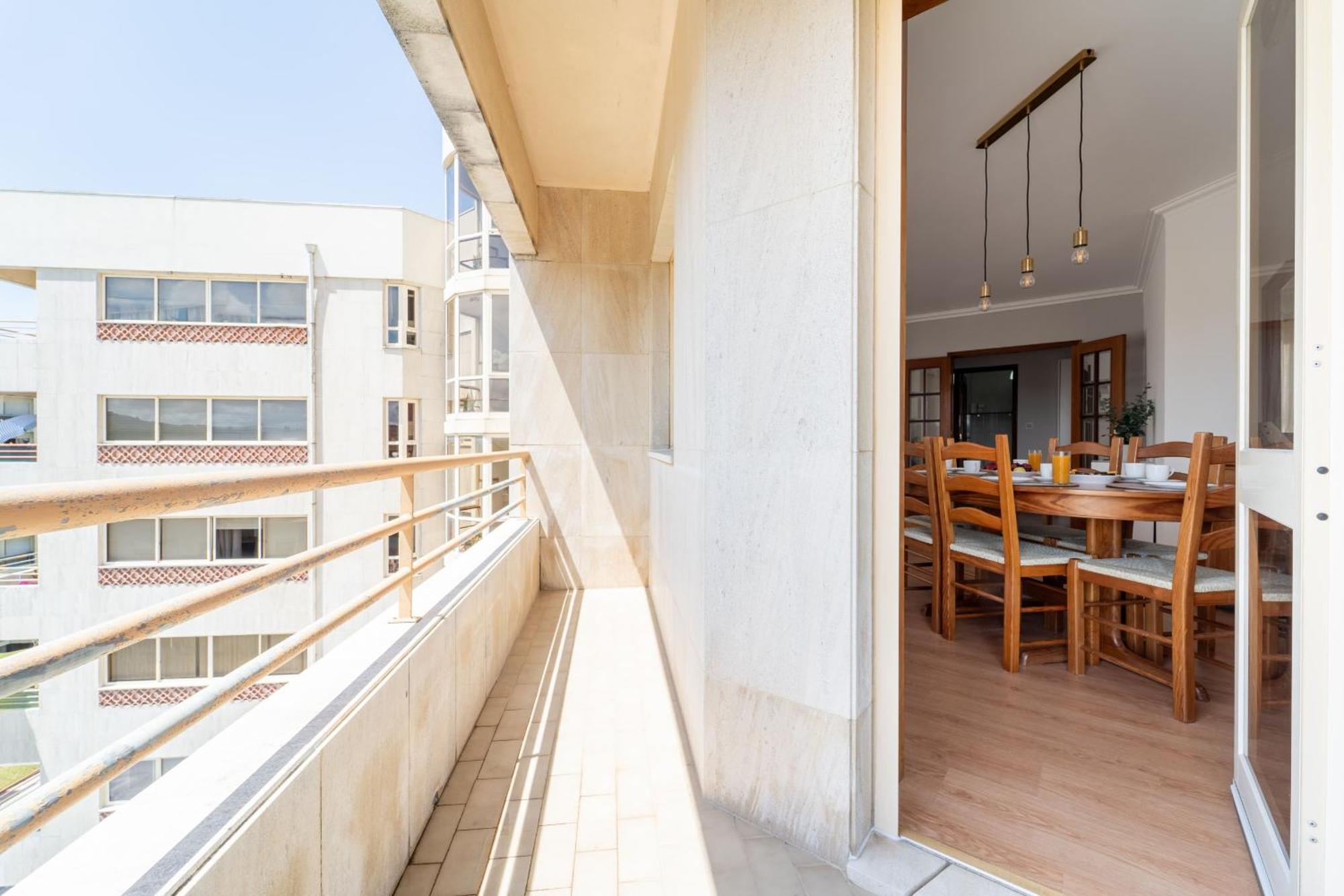 Beach Flat By House And People Виана-ду-Каштелу Экстерьер фото