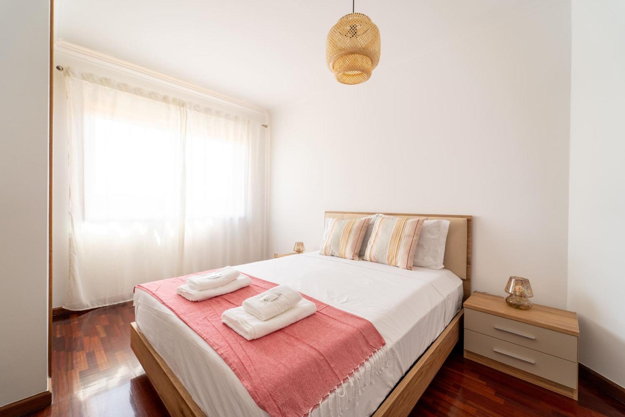 Beach Flat By House And People Виана-ду-Каштелу Экстерьер фото