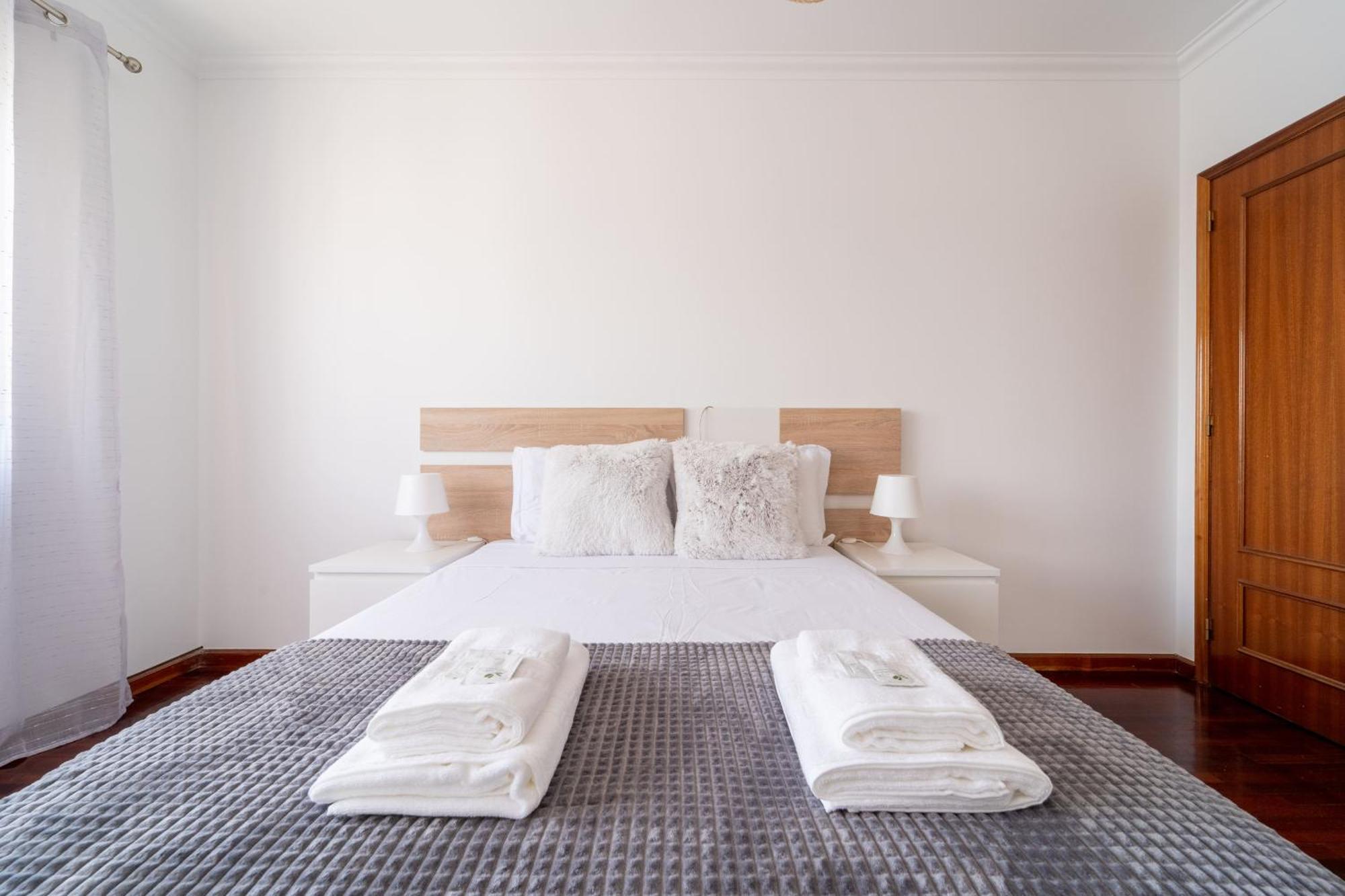 Beach Flat By House And People Виана-ду-Каштелу Экстерьер фото